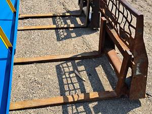 lot 182 image: 47 Forklift Attachment