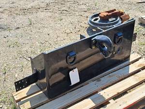 lot 198 image: Pintle Hitch Assembly