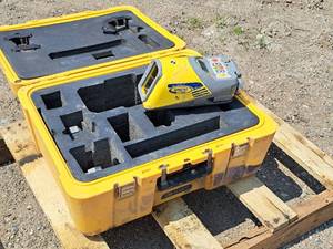 lot 205 image: Spectra Precision Pipe Laser DG613G with Case