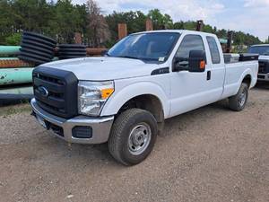 lot 164 image: 2015 Ford F-250 Super Duty Super Cab 4-Door Pickup Truck