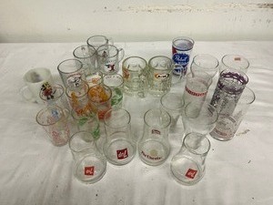 ASSORTMENT OF 7UP AND COKE GLASSES