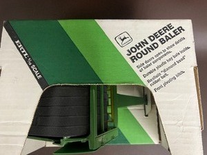 JOHN DEERE ROUND BALER 116 SCALE NIB