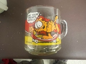 ASSORTMENT OF STAR TREK XMAS MCDONALDS GARFIELD GLASSES