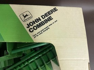 JOHN DEERE COMBINE 116 SCALE NIB