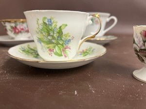 LOT OF 5 TEA CUPS & SAUCERS