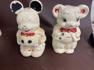 LOT OF COOKIE JARS