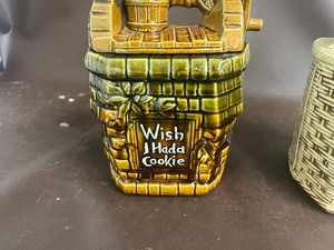 LOT OF COOKIE JARS