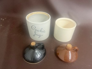 LOT OF COOKIE JARS