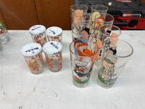 LOT OF 8 LOONEY TOONS GLASSES