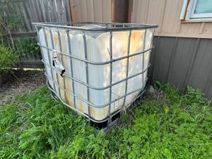 lot 7 image: IBC Tote with Top Cut Off