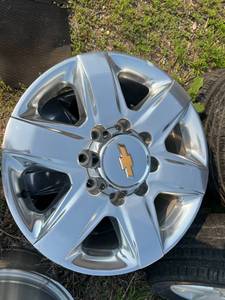 lot 9 image: Chevrolet 8 Lug Rims