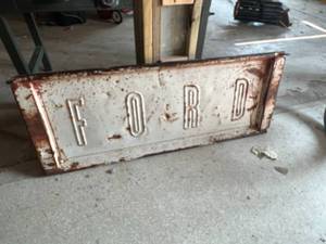 lot 15 image: Ford Tailgate