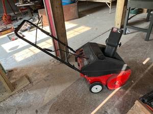 lot 164 image: MTD Yard Machines 4.521 Snowblower