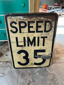 lot 18 image: Decommissioned Road Sign