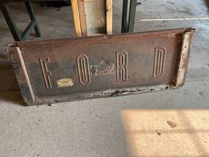 lot 22 image: Ford Tail Gate
