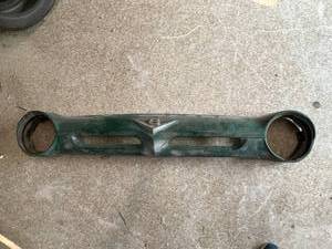 lot 26 image: Vintage V8 Vehicle Front End
