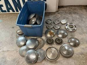 lot 41 image: Hub Caps