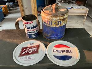 lot 48 image: Oil Cans & Beverage Trays