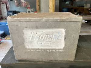 lot 75 image: Hamms Beer Cooler