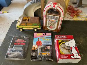lot 76 image: Mixed Lot of Collectibles