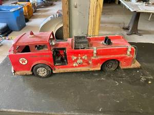 lot 80 image: Texaco Fire Chief Truck