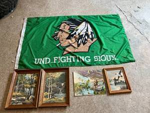 lot 118 image: UND Fighting Sioux Flag & Artwork