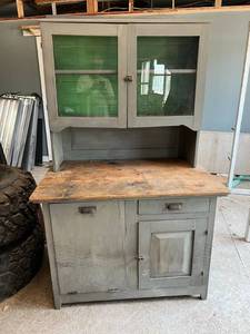 lot 120 image: Vintage Cabinet