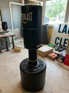 lot 133 image: Ever Last Freestanding Boxing Bag