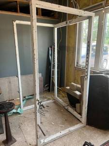 lot 146 image: Squat Rack