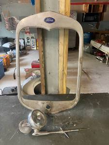 lot 147 image: Auto Spotlight & Ford Grill