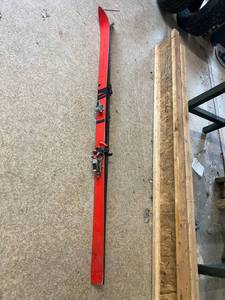 lot 154 image: Skis