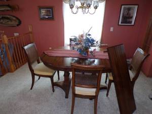 Dinner room table lot