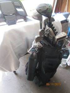 lot 5 image: Rawlings Pure Gold Golf Clubs and E...