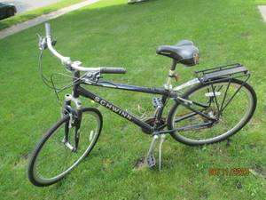 lot 7 image: Mens Schwinn Lightweight Aluminum 2...