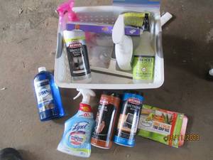 lot 16 image: Organizer basket full of cleaners a...
