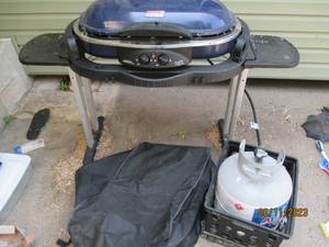 lot 28 image: Coleman Road Trip propane grill wit...
