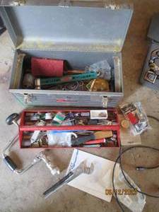 lot 61 image: Metal Craftsman Top handle tool box...