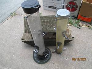 lot 71 image: Noahs Ark bird feeder along with 2...