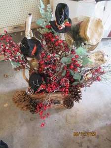 lot 89 image: Cozy basket overflowing with rustic...
