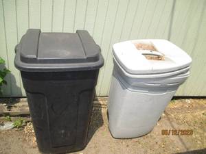 lot 116 image: 2-Rubbermaid lidded garbage cans on...