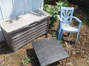 lot 118 image: Suncast outdoor Patio storage box (...