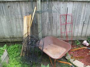 lot 122 image: Outdoor Metal fence sections, wheel...