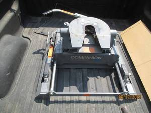 lot 124 image: BW Companion 5th wheel Hitch...