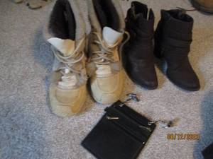 lot 141 image: Womens Shoedazzle Ankle high heel b...