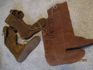 lot 144 image: 2 Pairs of Womens Suede Leather fla...