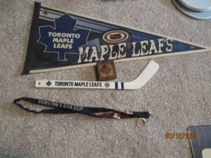 lot 146 image: Toronto Maple Leafs hockey memorabi...