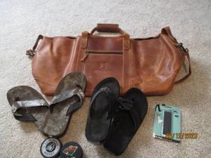 lot 150 image: Mens size 8 and 910 flip flops, s...