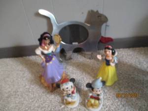 lot 154 image: Disney themed nik naks and decor...