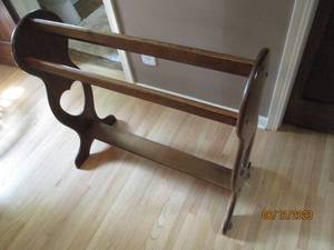 lot 162 image: Solid Oak decorative Quilt rack...