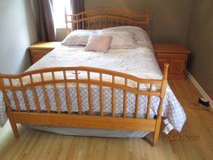 lot 163 image: Solid Oak Amish made Spindled Headb...